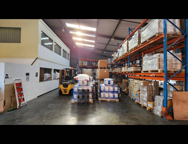 500M² WAREHOUSE TO LET IN SPARTAN